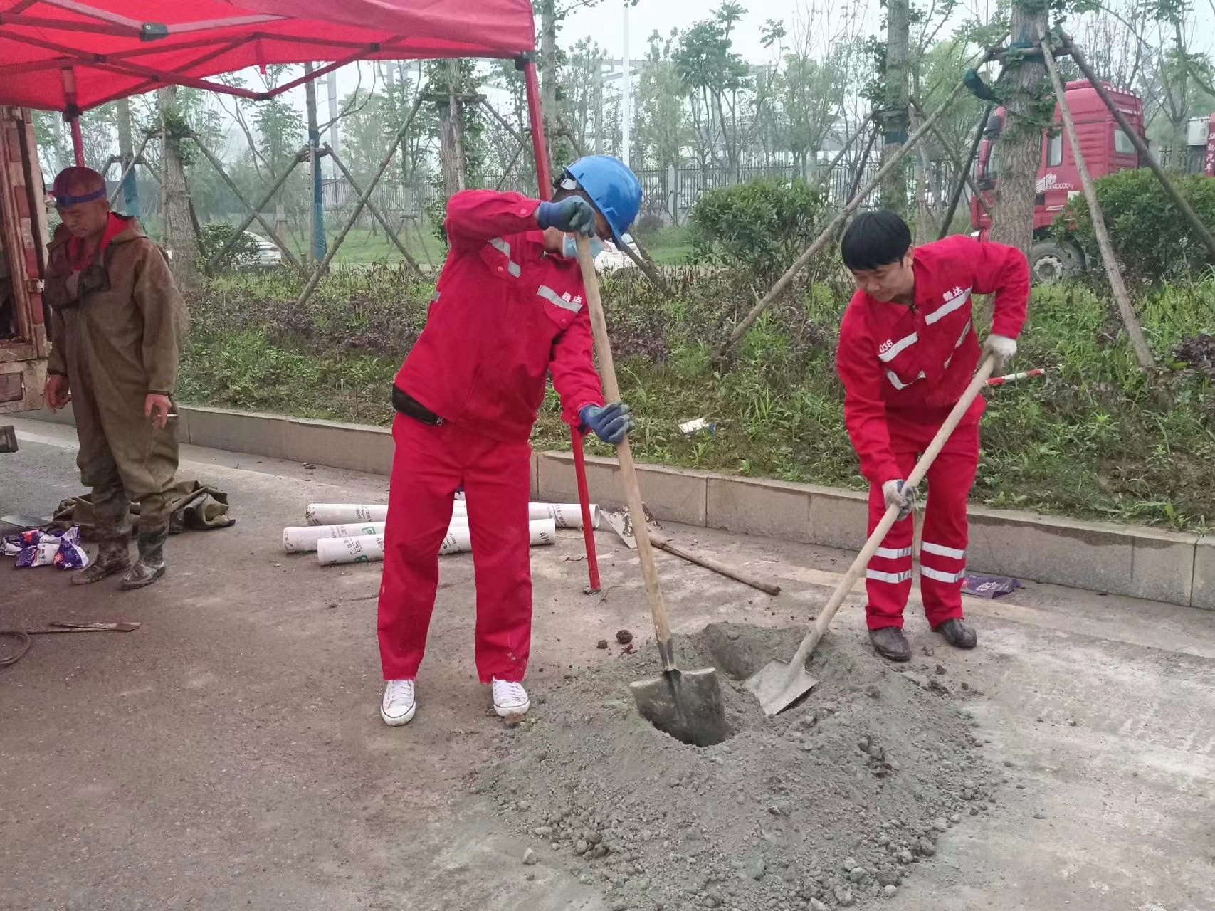 义安管道疏通哪家好】及时进行市政管道清淤