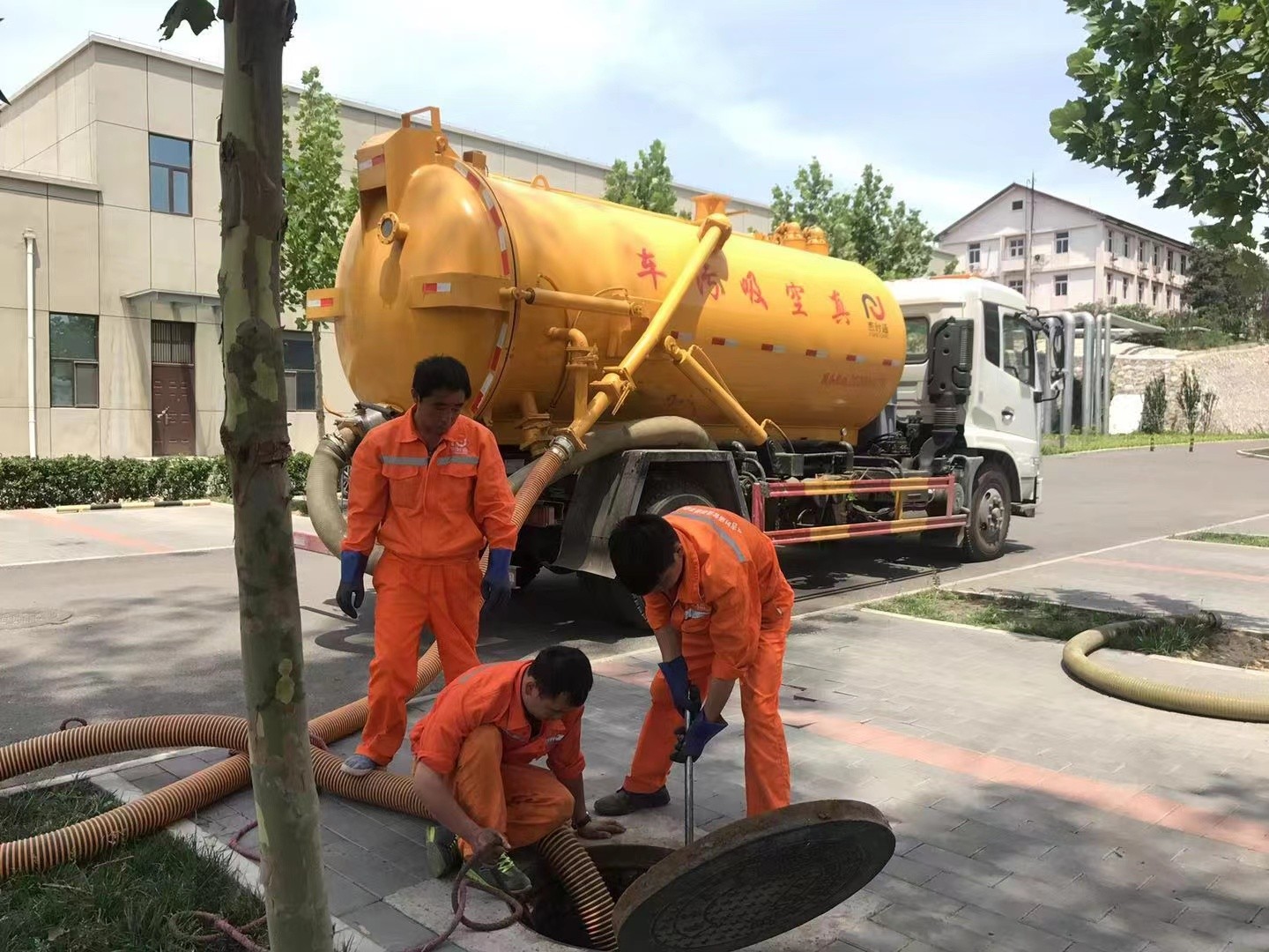 义安化粪池清理与5-8吨吸粪车施工效率分析